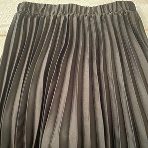 Zara Black Pleated Skirt Size Small